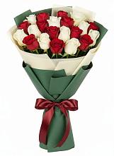 Букет Микс из красных и белых роз в Верхнее Мячково