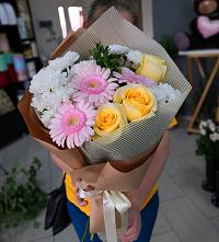 Букет цветов из:  Герберы, Розы и Хризантемы в Верхнее Мячково