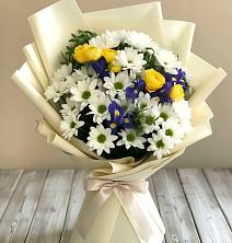 Букет цветов из:  Ирисы, Хризантемы и Розы в Верхнее Мячково