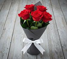 Букет 5 Красных роз Эдлесс Лав в Верхнее Мячково