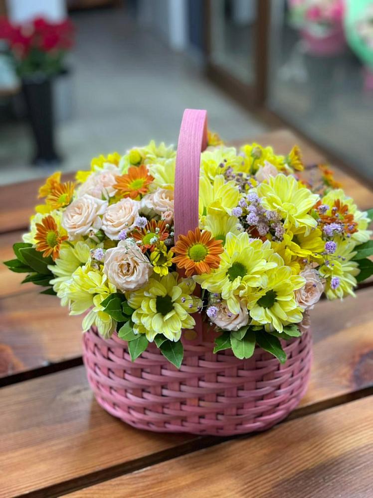 Цветочная композиция из Хризантемы и Розы в корзине в Верхнее Мячково