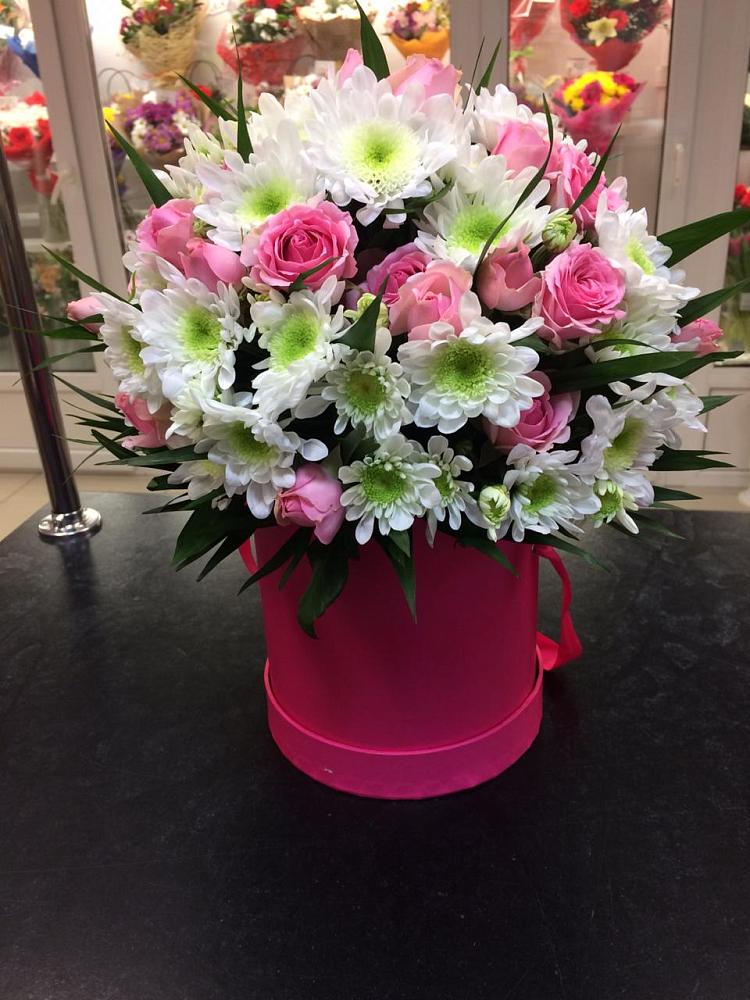 Цветочная композиция из Розы и Хризантемы в шляпной коробке в Верхнее Мячково